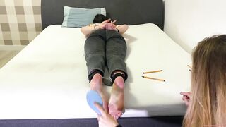 Hot Girls Tickling – What are you doing Lisa writes on Katarinas soft feet!